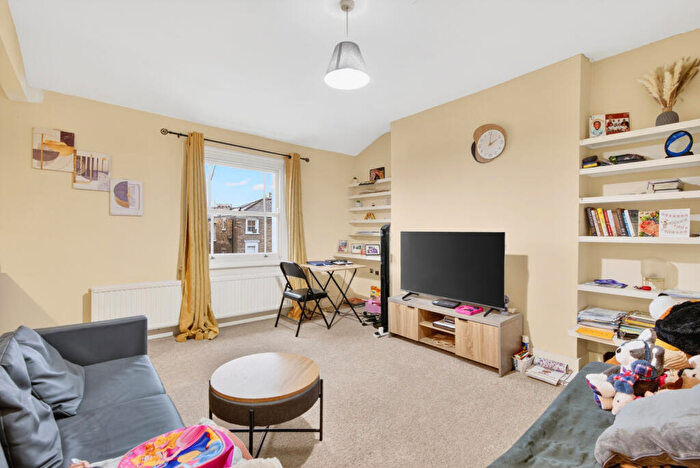 1 Bedroom Apartment To Rent In Cantelowes Road, Camden, London, NW1