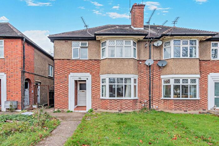 1 Bedroom Maisonette To Rent In Beechcroft Avenue, Harrow, HA2