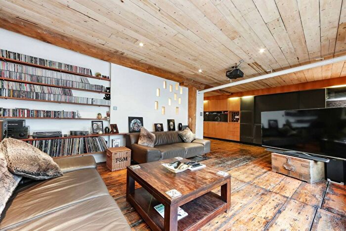 2 Bedroom Flat To Rent In Cole Street, Borough, London, SE1