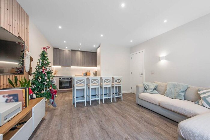 2 Bedroom Flat For Sale In High Street, High Barnet, Barnet, EN5