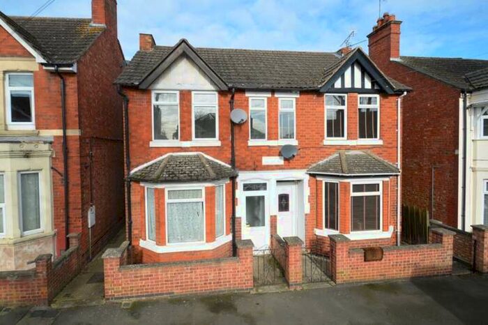 3 Bedroom Terraced House To Rent In Kingsley Avenue, Kettering, NN16