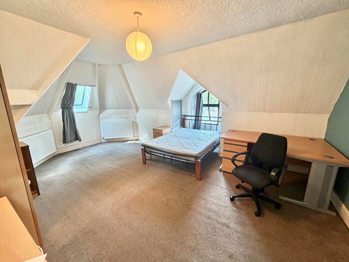 1 Bedroom Flat To Rent In Forest Road West, Nottingham, NG7
