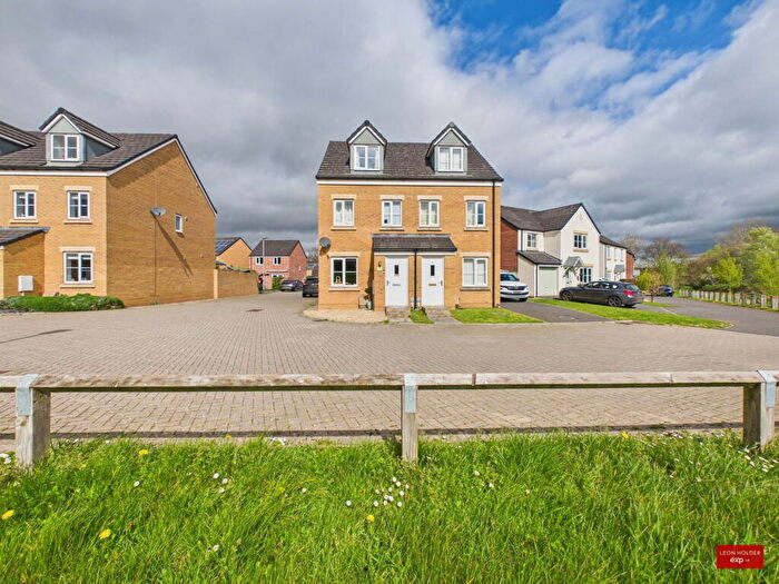 3 Bedroom Town House For Sale In Town Farm Road, Newent, GL18
