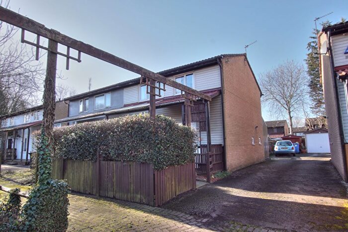 3 Bedroom Semi-Detached House For Sale In Lyster Close, Birchwood, Warrington, WA3