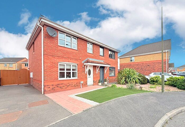 3 Bedroom Semi-Detached House For Sale In Kersehill Crescent, Falkirk, FK2