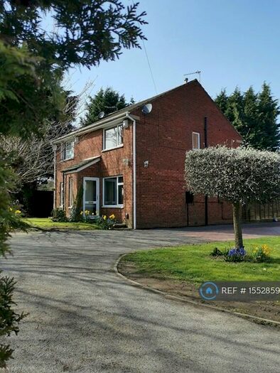 3 Bedroom Semi-Detached House To Rent In Melton Close, Leeds, LS10