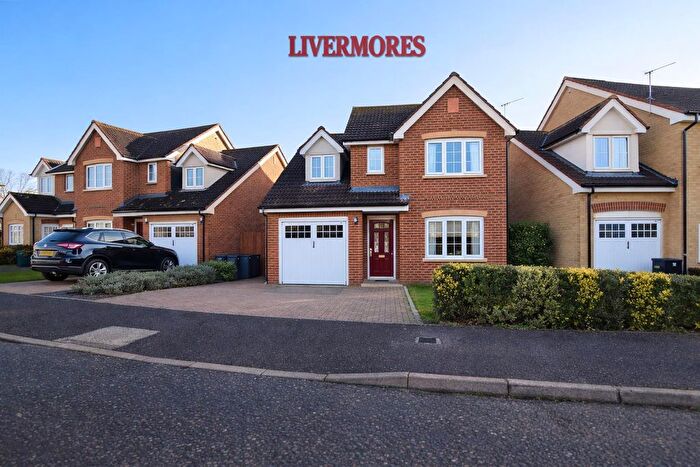 3 Bedroom Detached House For Sale In The Green, Dartford, DA2