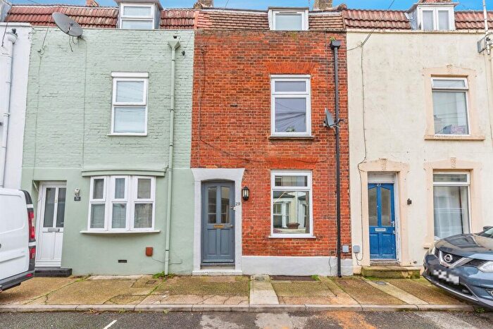3 Bedroom Terraced House For Sale In Layfield Road, Gillingham, ME7