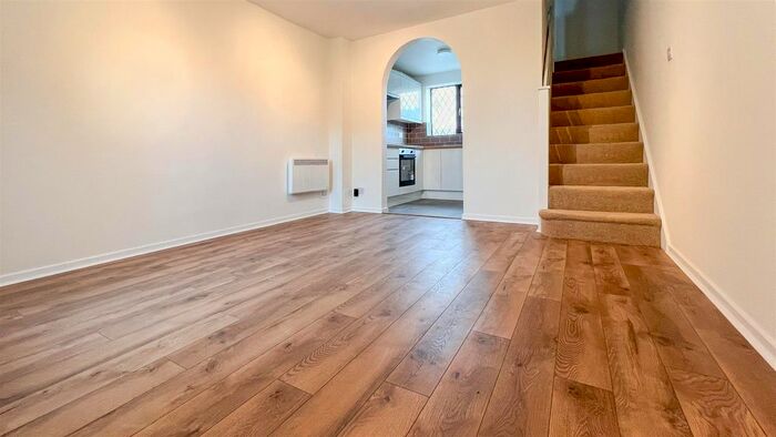 1 Bedroom Property To Rent In Badgers Close, Hayes, UB3