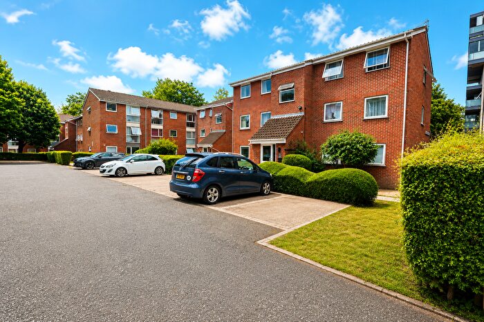 2 Bedroom Flat To Rent In Sunninghill Court, Acton, W3