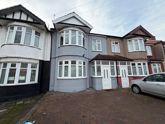 4 Bedroom Terraced House To Rent In Ridgeway Gardens, Ilford, IG4