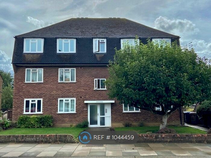 2 Bedroom Flat To Rent In Avalon House, Chessington, KT9