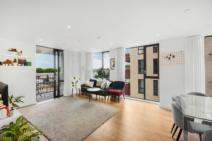 3 Bedroom Flat To Rent In Forrester Way, London, E15