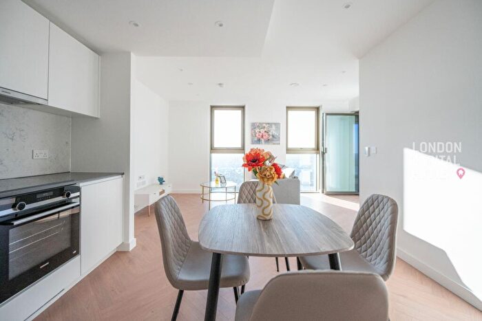 1 Bedroom Apartment To Rent In One Thames Quay, Marsh Wall, London, E14