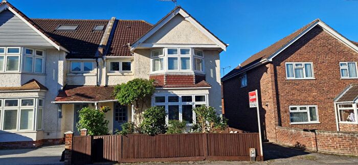 4 Bedroom Semi-detached House For Sale In Newlands Avenue, Southampton, SO15