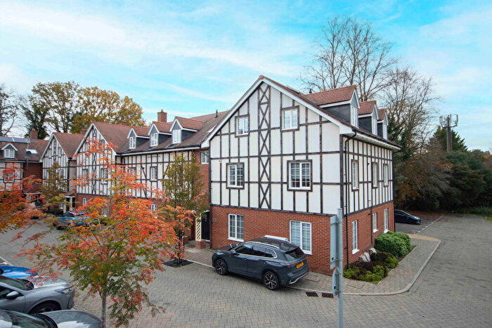2 Bedroom Flat For Sale In Grange Road, Chalfont St Peter, Gerrards Cross, SL9
