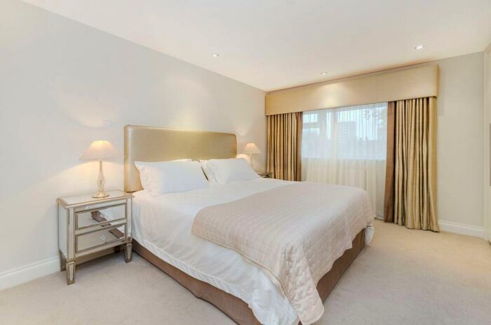 2 Bedroom Flat To Rent In Lawn Road, Guildford, GU2