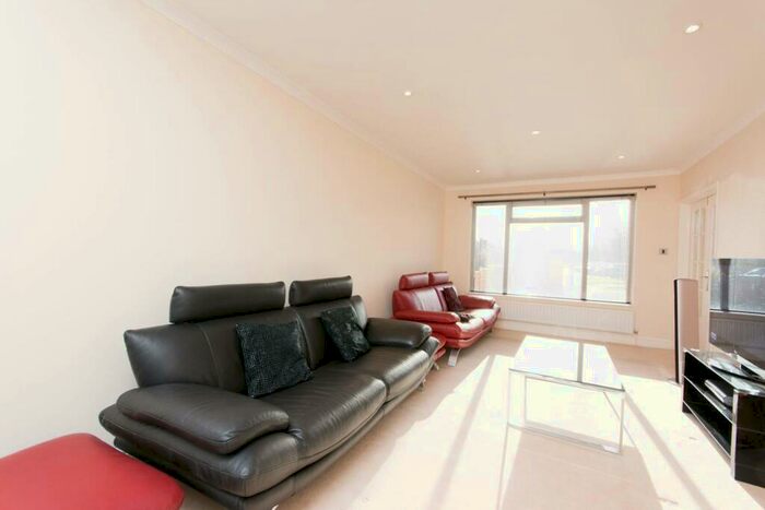 3 Bedroom Semi-Detached House To Rent In Bazalgette Gardens, New Malden, KT3