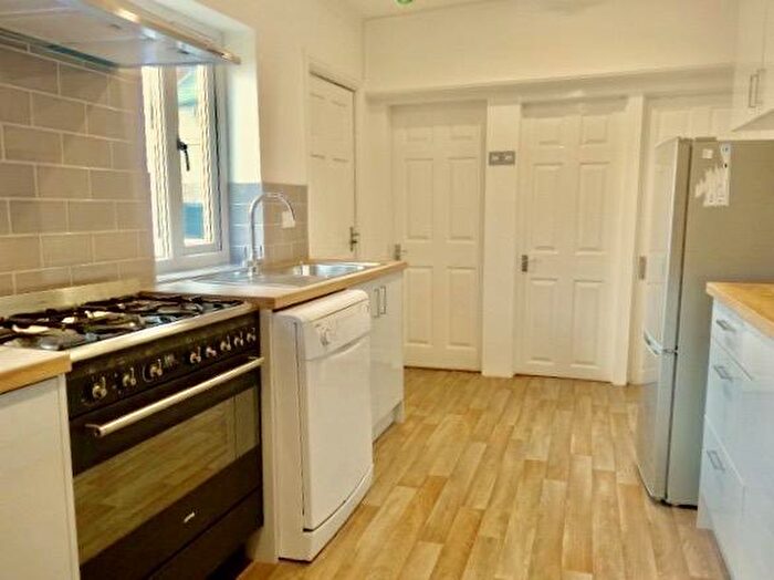 4 Bedroom House To Rent In Kearsley Road, Sheffield, S2