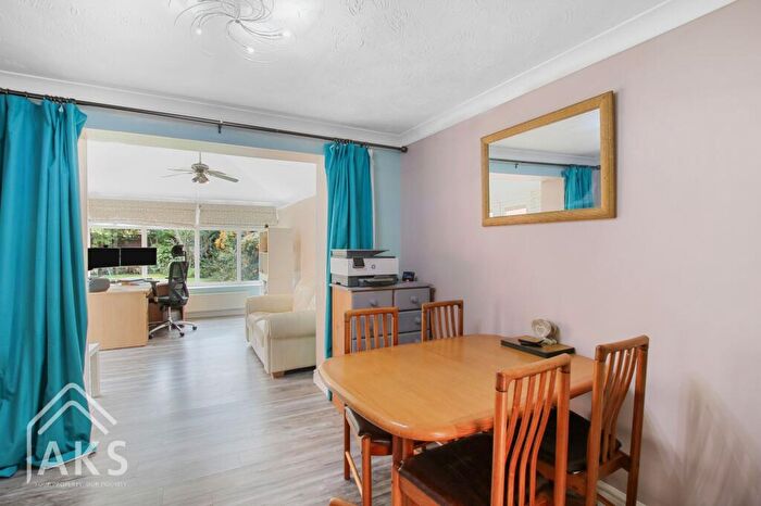 3 Bedroom Detached House For Sale In Welland Road, Hilton, DE65