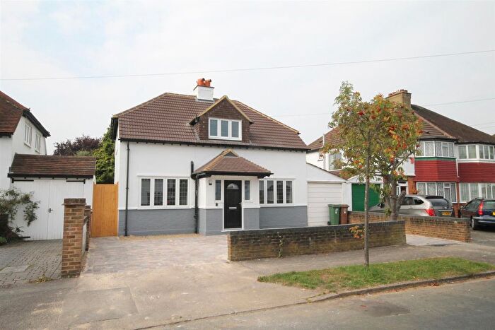 2 Bedroom Chalet To Rent In Browning Avenue, Sutton, SM1