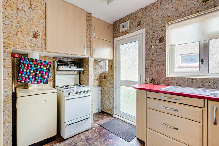 2 Bedroom Detached Bungalow For Sale In St. Johns Road, Benfleet, SS7