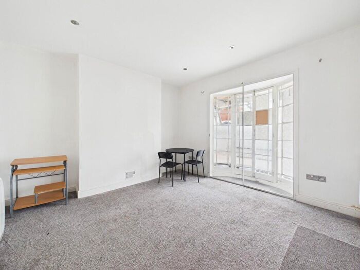 3 Bedroom Apartment To Rent In Little Preston Street, BN1