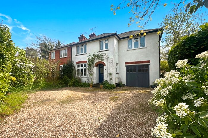 4 Bedroom Semi-Detached House For Sale In Aldershot Road, Fleet, Hampshire, GU51
