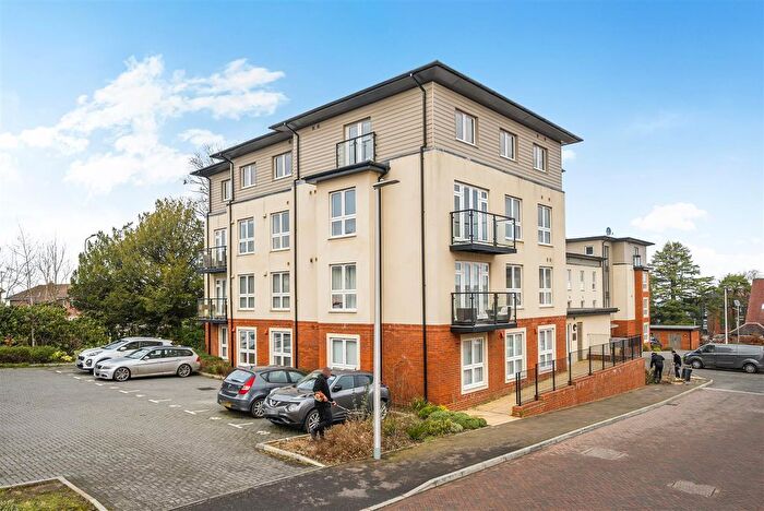 2 Bedroom Flat To Rent In Bailey Place, Crowborough, TN6