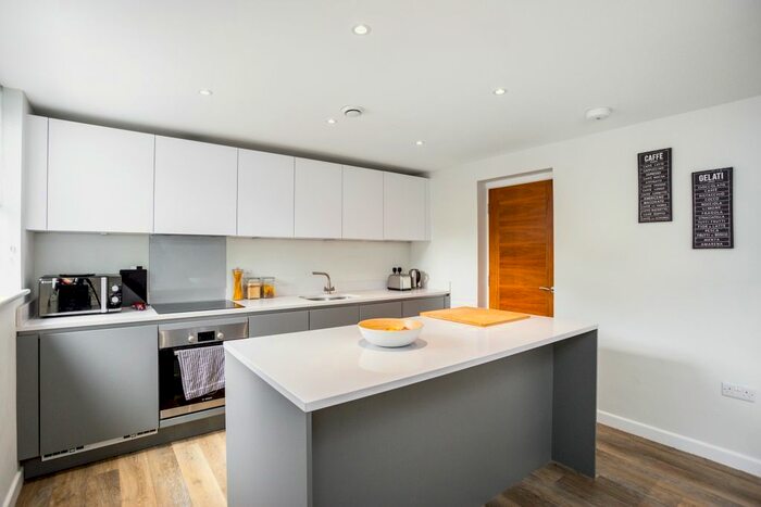 2 Bedroom Flat To Rent In Princes Road, Weybridge, KT13