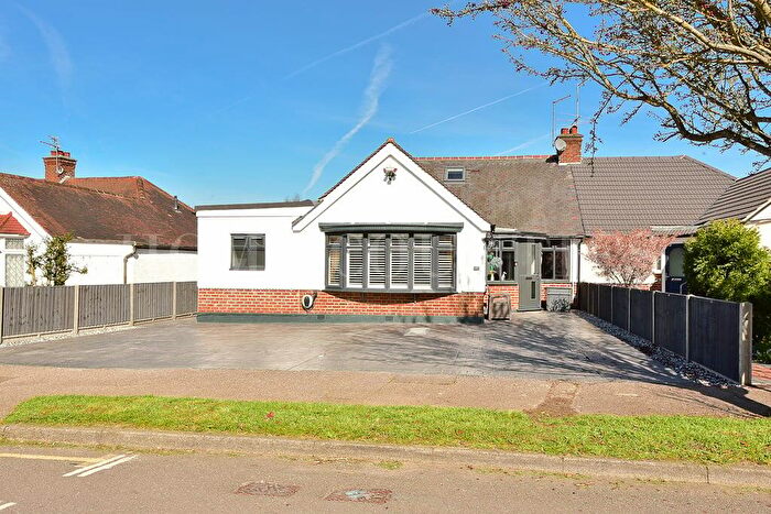 4 Bedroom Semi-Detached Bungalow For Sale In Billy Lows Lane, Potters Bar, EN6