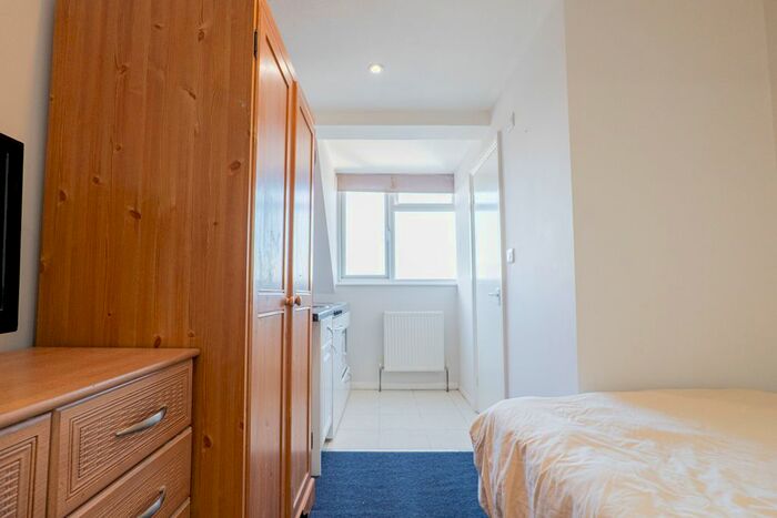 Studio To Rent In Queens Gate, South Kensington, London, SW7