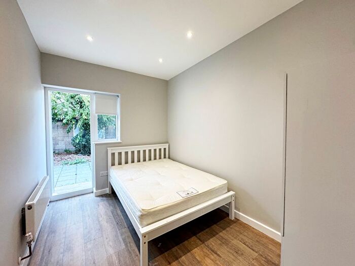 Studio To Rent In Wellington Avenue, Hounslow, TW3