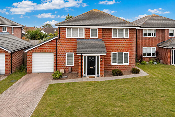 4 Bedroom Detached House For Sale In Burberry Close, Bognor Regis, PO22
