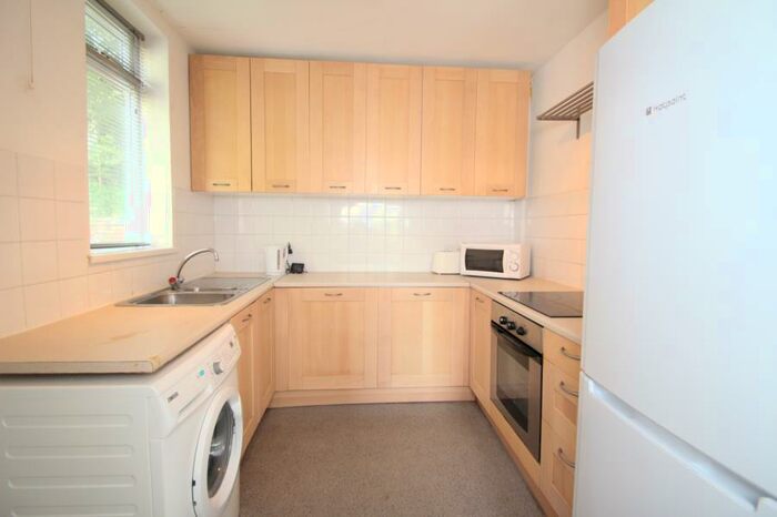 3 Bedroom Semi-Detached House To Rent In Shire Oak Road, Headingley, LS6