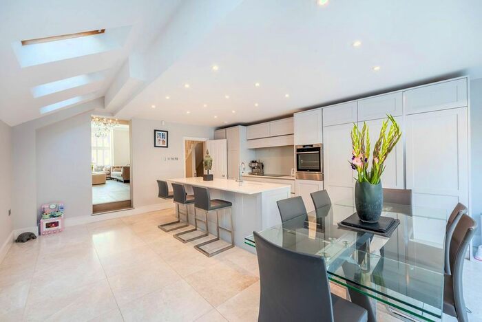 5 Bedroom Property To Rent In Harbledown Road, Parsons Green, London, SW6