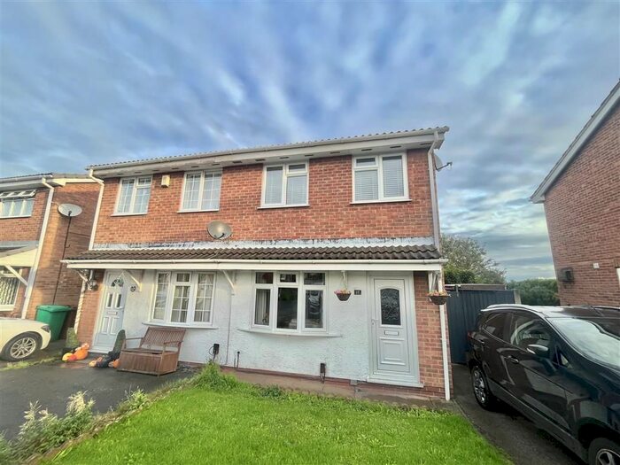 2 Bedroom Property To Rent In Hawkesley Gardens, Clifton, Nottingham, NG11