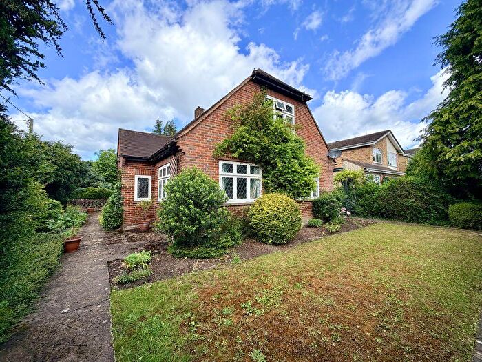 2 Bedroom Detached House For Sale In Private Road - Close To Village Centre, HP10