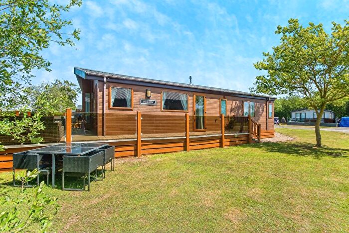 3 Bedroom Park Home For Sale In Sleaford Road, Tattershall, Lincoln, LN4