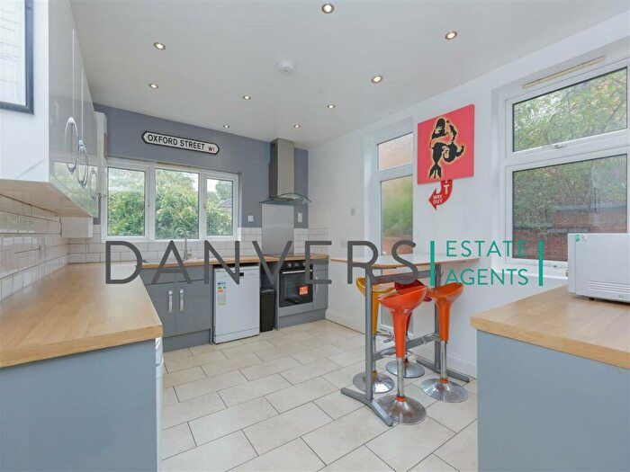 5 Bedroom End Of Terrace House To Rent In Fosse Road South, Leicester, LE3