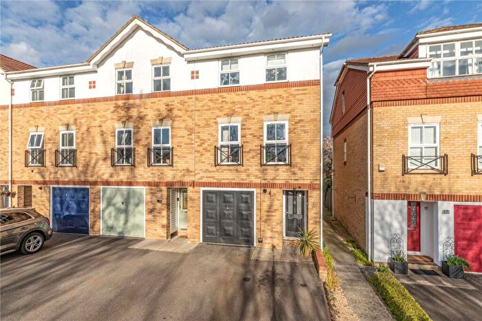 4 Bedroom End Of Terrace House For Sale In Clarendon Gate, Ottershaw, Chertsey, Surrey, KT16