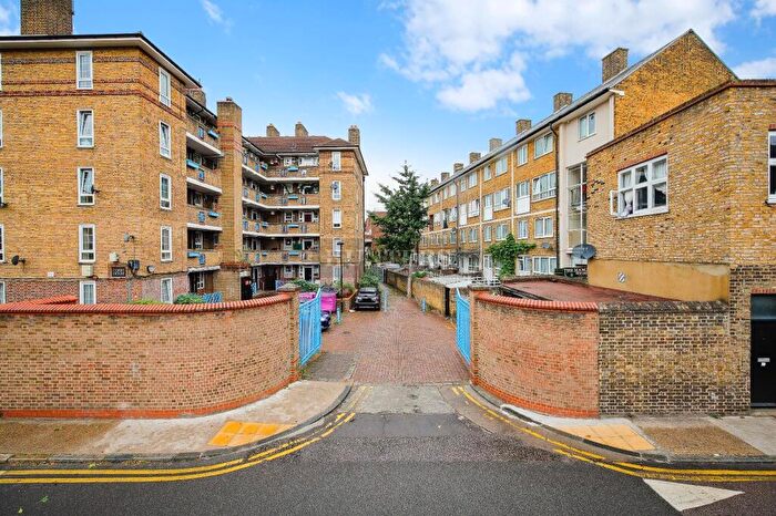 2 Bedroom Flat To Rent In Corry House, Wades Place, London, E1
