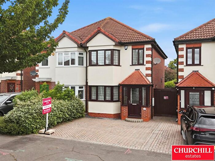 3 Bedroom Semi-Detached House For Sale In Elmcroft Avenue, Wanstead, E11