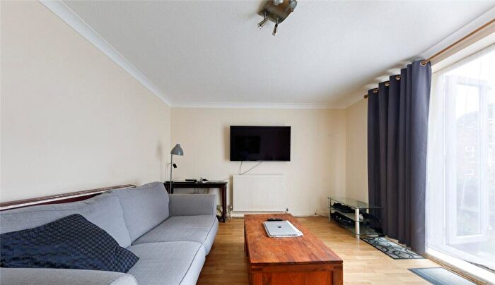 1 Bedroom Flat For Sale In Foxwood Green Close, Enfield, EN1