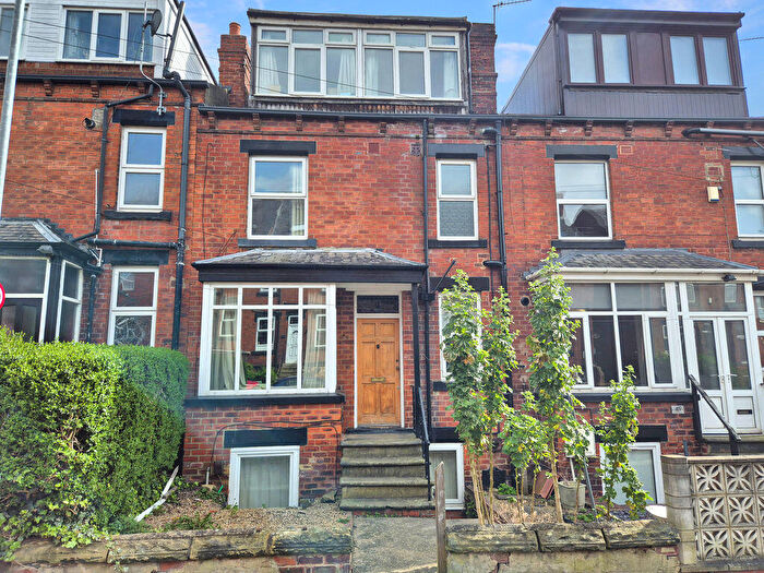 4 Bedroom Terraced House For Sale In Beechwood Mount, Leeds, LS4