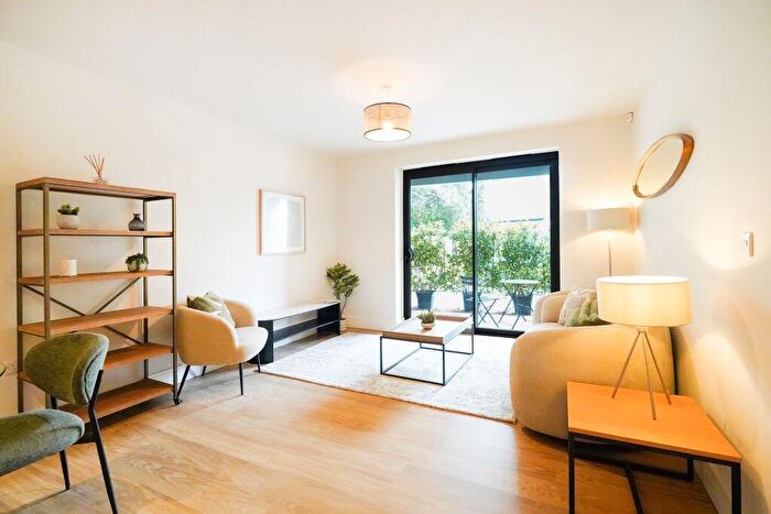 2 Bedroom Apartment For Sale In Apt Lydgate Green Apartments, Crosspool, Sheffield, S10
