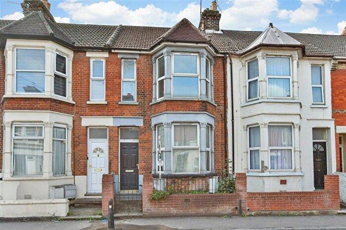 2 Bedroom Flat For Sale In Canterbury Street, Gillingham, Kent, ME7