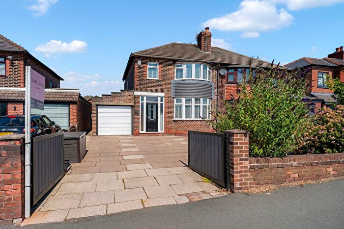 3 Bedroom Semi-Detached House For Sale In Henfold Road, Tyldesley, Manchester, M29