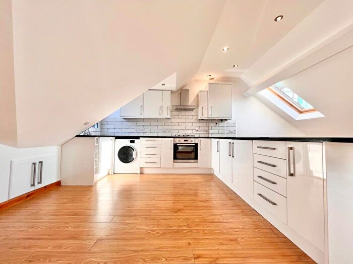 2 Bedroom Flat To Rent In Stanthorpe Road, SW16