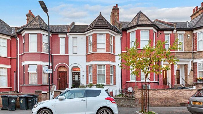 1 Bedroom Flat For Sale In Flat B, Durley Road, Stamford Hill, London, N16